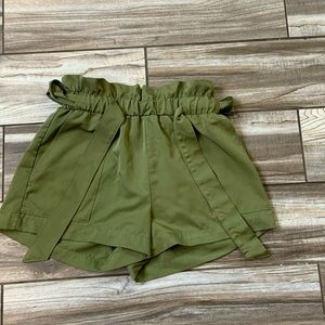 I’m selling a very comfortable shorts. From the brand street wear society.